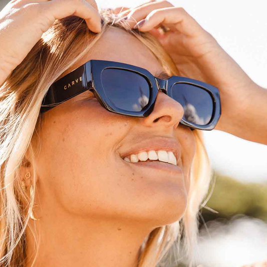 Vinca - Gloss Black Grey Lens