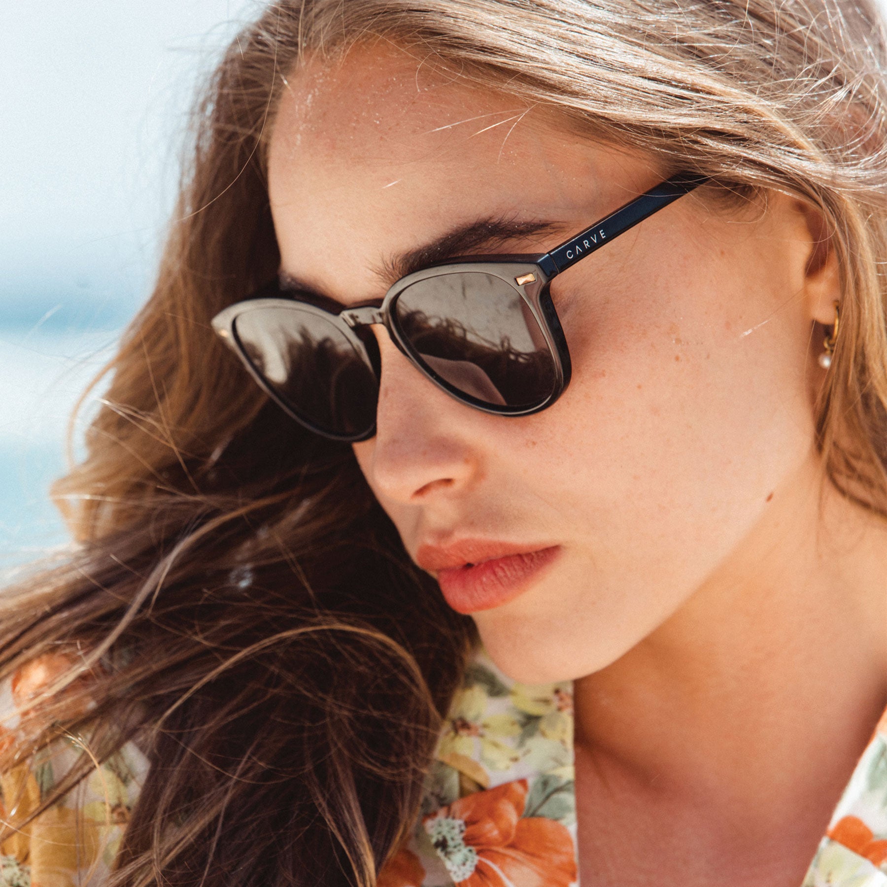 Oslo - Gloss Black Dark Grey Lens